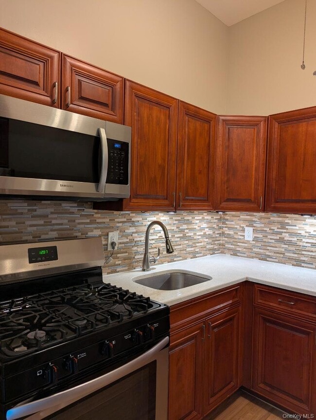 property at 1727 N Gardiner Dr