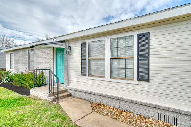 Clearleaf Crossing in Bryan, TX - Building Photo - Building Photo