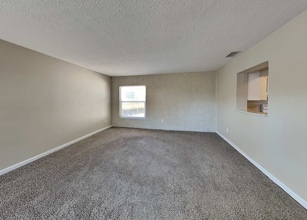 1355 Stratford Dr in Clearwater, FL - Foto de edificio - Building Photo