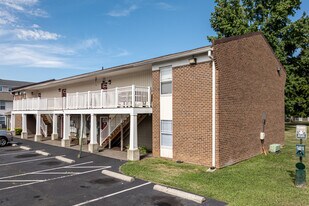 Meadow Creek Apartments in Richmond, VA - Building Photo