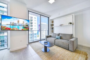 227 NE 2nd St in Miami, FL - Building Photo