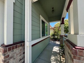 9165 Rizes Way in Elk Grove, CA - Building Photo - Building Photo
