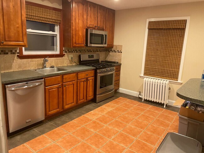 182 Plainfield Ave in Floral Park, NY - Building Photo - Building Photo