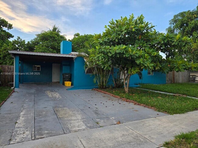 629 Troy Blvd in West Palm Beach, FL - Building Photo - Building Photo