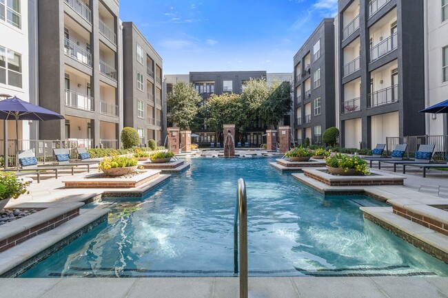 ICON at Ross in Dallas, TX - Building Photo - Building Photo