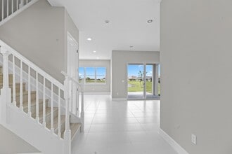 5715 Bristlecone Cmns in Westlake, FL - Foto de edificio - Building Photo