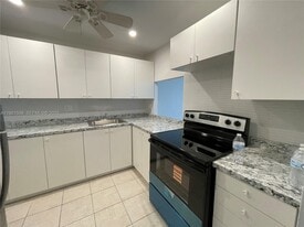1817 S Ocean Dr in Hallandale Beach, FL - Building Photo