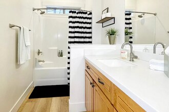 142 SW 19th St in Bend, OR - Building Photo - Building Photo