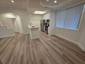 2669 S Barrington Ave, Unit 107 in Los Angeles, CA - Foto de edificio - Building Photo