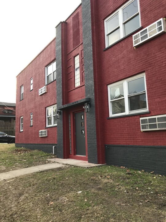 2111 Lawn Ave, Unit 1 in Cincinnati, OH - Building Photo