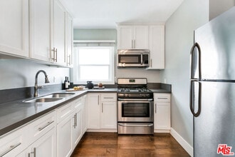 4520 W 11th Pl in Los Angeles, CA - Building Photo - Building Photo