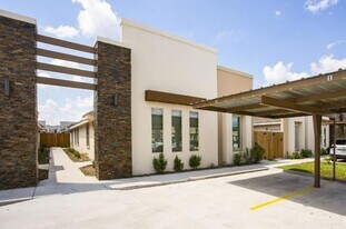 2021 Stardust Ln, Unit 4 in Edinburg, TX - Building Photo