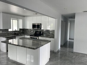 3301 NW 11th St in Miami, FL - Building Photo - Building Photo
