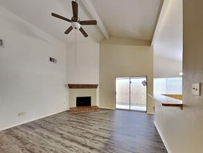 2131 Goldspring Ln in Spring, TX - Foto de edificio - Building Photo