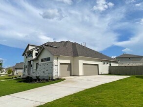 128 Arbolado Lp in Liberty Hill, TX - Building Photo - Building Photo