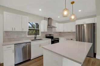 1352 Parkwood St in Clearwater, FL - Building Photo - Building Photo