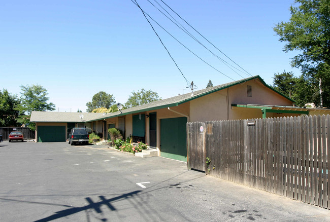 1437-1471 Rose Ave in Santa Rosa, CA - Foto de edificio - Building Photo