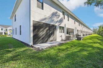 3017 Juniper Wy in Naples, FL - Building Photo - Building Photo