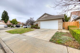 2764 E Eclipse Ave in Fresno, CA - Building Photo - Building Photo