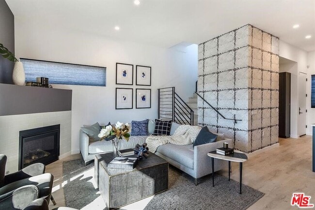 1002 N Hudson Ave in Los Angeles, CA - Building Photo - Building Photo