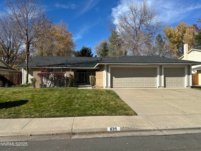 835 Singingwood Dr in Reno, NV - Building Photo - Building Photo
