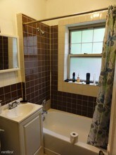 6930 S Oglesby Ave in Chicago, IL - Foto de edificio - Building Photo