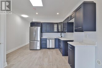 60 Belvidere Ave in Toronto, ON - Building Photo - Building Photo
