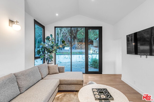 property at 3935 Kentucky Dr