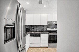 1415 Miami Rd in Fort Lauderdale, FL - Building Photo - Building Photo