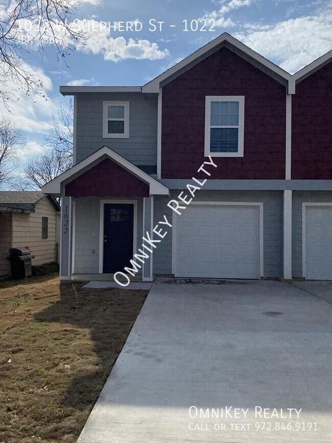 1022 W Shepherd St in Denison, TX - Foto de edificio - Building Photo