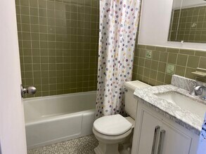 35 Fairfield Ave, Unit #12 in Norwalk, CT - Building Photo - Building Photo
