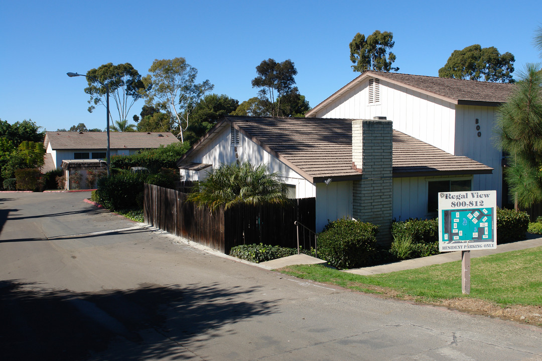 800-812 Regal Rd in Encinitas, CA - Building Photo