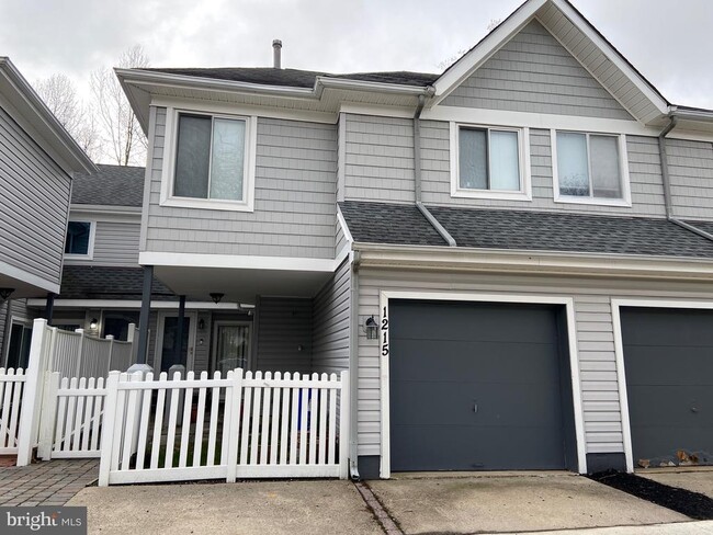 1215 Chanticleer