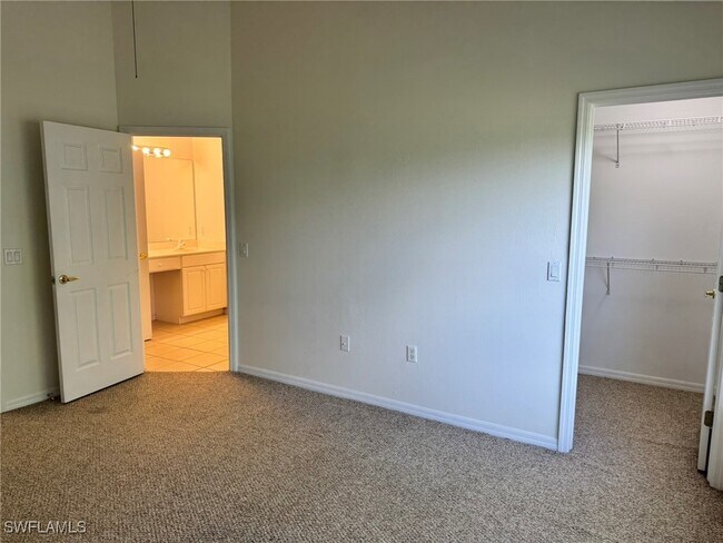 property at 860 Hampton Cir