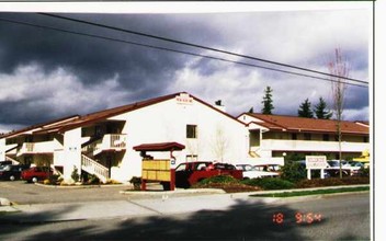 Hillside Apartments in Lynnwood, WA - Building Photo - Building Photo