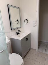 310 NE 58th St in Oakland Park, FL - Building Photo - Building Photo