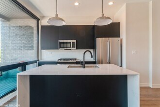 1775 N Clybourn Ave in Chicago, IL - Foto de edificio - Building Photo