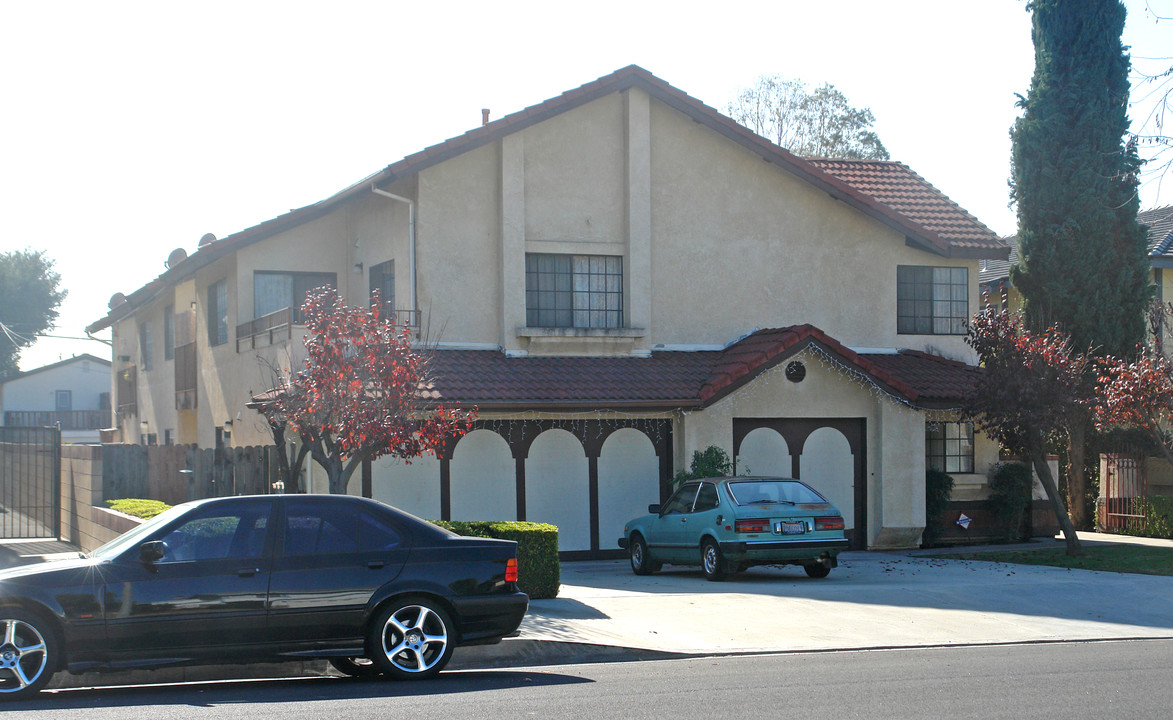 218 W Center St in Covina, CA - Building Photo