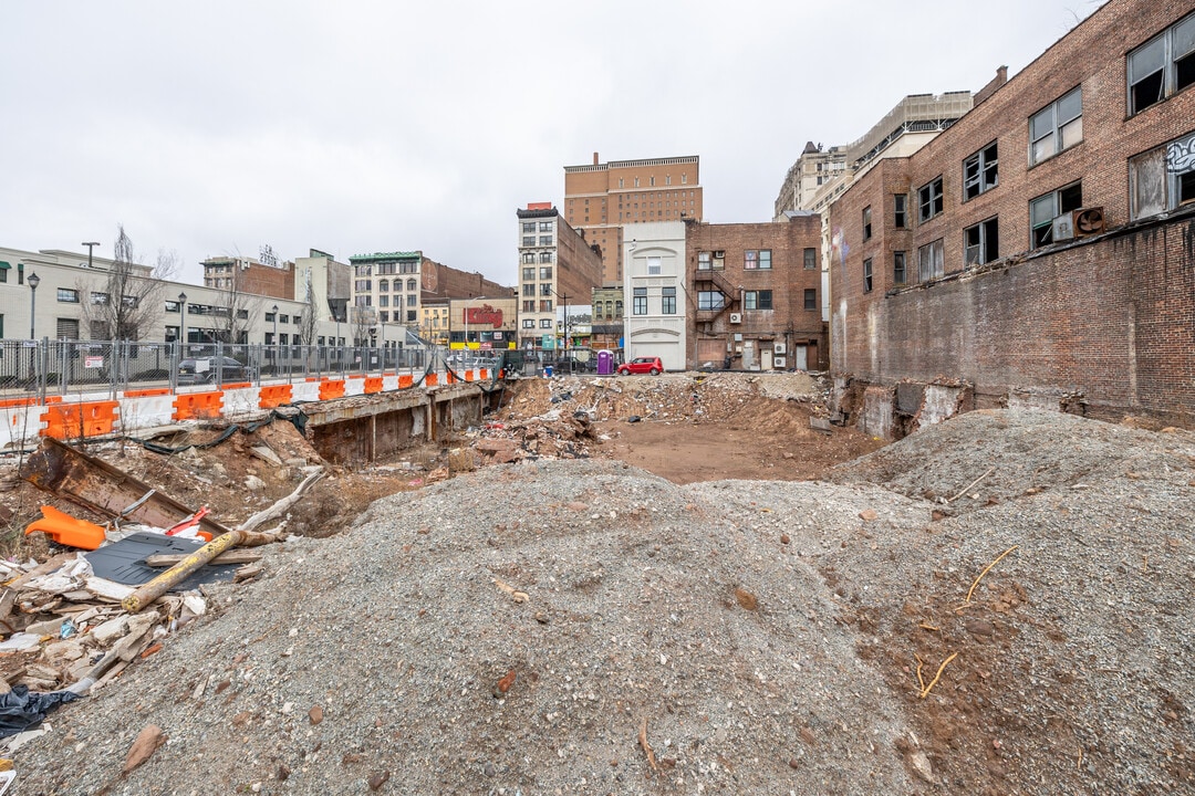 The Metropolitan in Newark, NJ - Building Photo