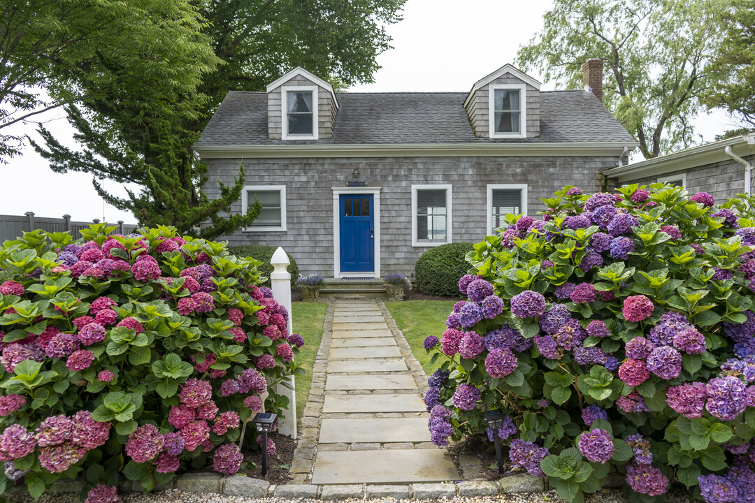 1429 Peconic Bay Blvd in Laurel, NY - Building Photo