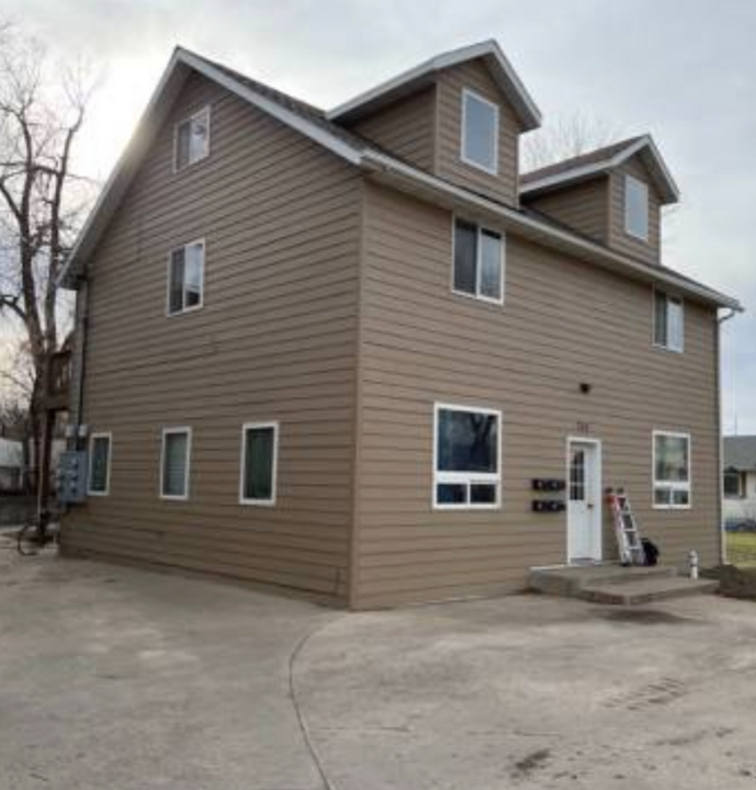 710 Lawrence St-Unit -#4 in Belle Fourche, SD - Building Photo