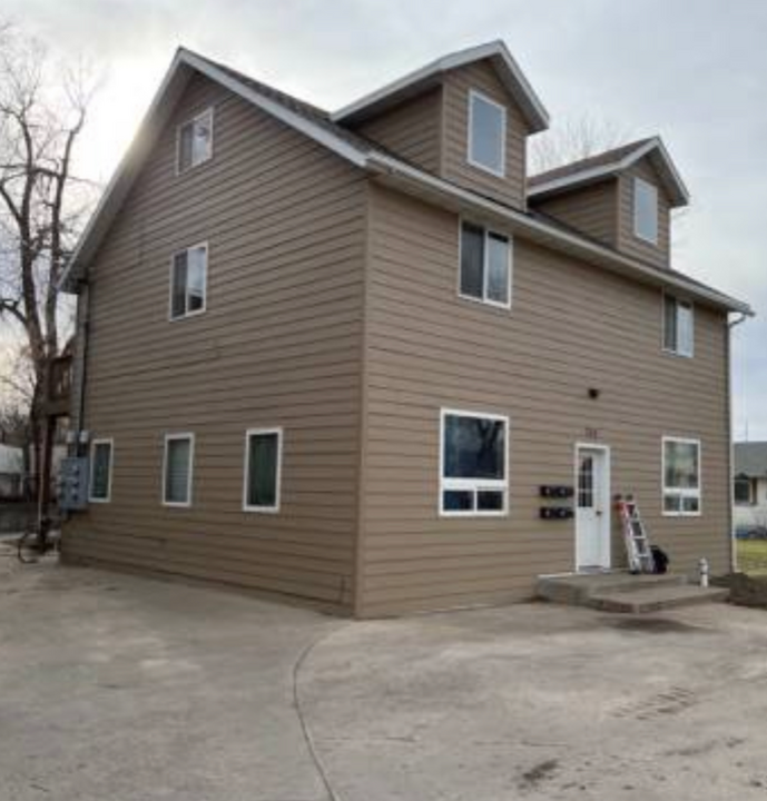 710 Lawrence St in Belle Fourche, SD - Building Photo