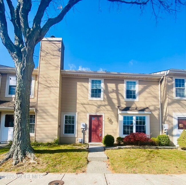 property at 5 Alameda Ct