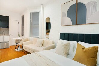 403 E 69th St in New York, NY - Building Photo - Building Photo