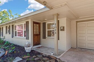 2023 Woodcrest Dr in Houston, TX - Building Photo - Building Photo