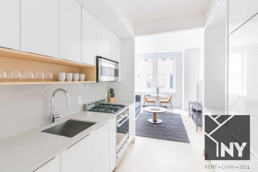 180 John St in New York, NY - Building Photo