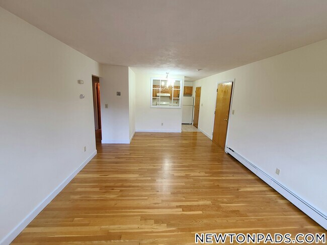 266 Grove St, Unit 4 in Newton, MA - Foto de edificio - Building Photo