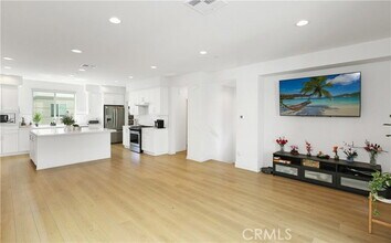 166 Novel in Irvine, CA - Building Photo - Building Photo