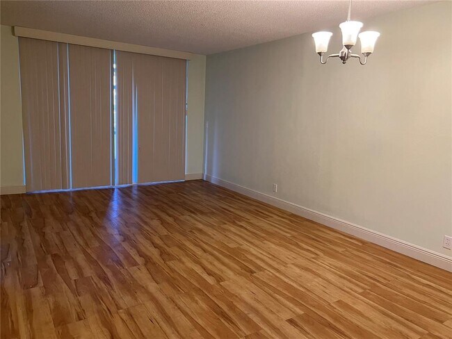9311 Orange Grove Dr, Unit 110 in Davie, FL - Building Photo - Building Photo