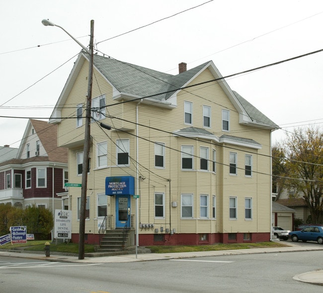 662 Park Ave in Cranston, RI - Building Photo - Building Photo